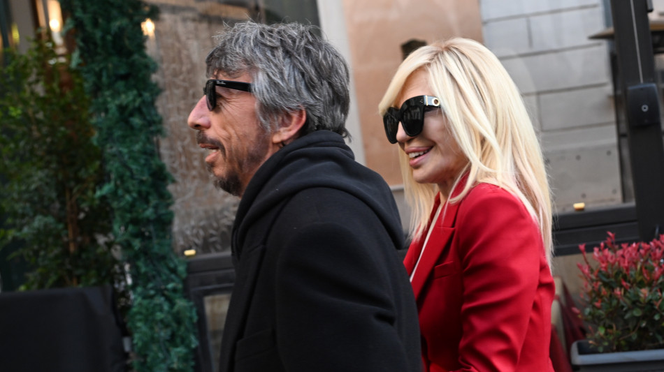 Donatella Versace, 'Valentino fu il primo a farmi visita quando mio fratello mor&igrave;'