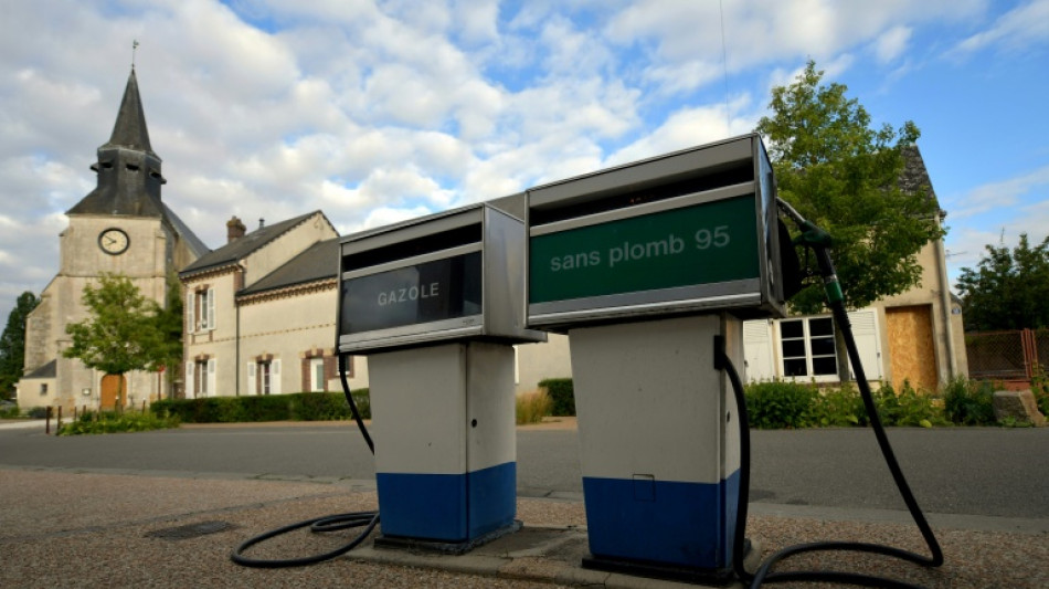 Dotation de 50 millions pour les communes rurales, aide sp&eacute;cifique aux stations-service, annonce Lecornu 
