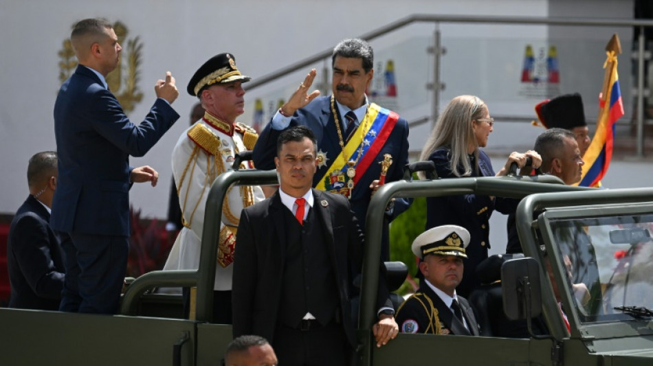 Maduro defende sua posi&ccedil;&atilde;o como chefe das For&ccedil;as Armadas, cortejadas pela oposi&ccedil;&atilde;o