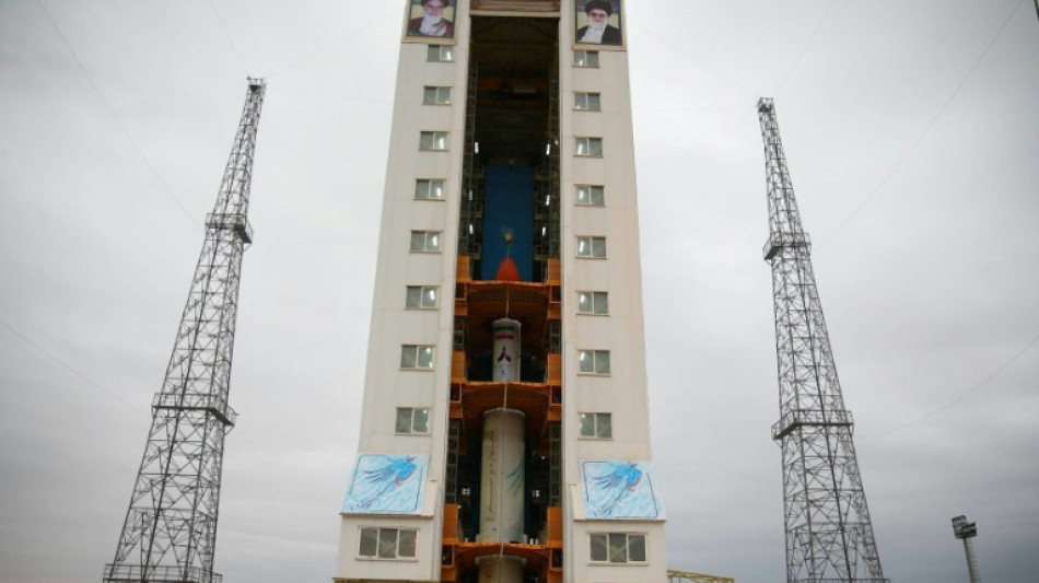 Ir&aacute;n anuncia la puesta en &oacute;rbita simult&aacute;nea de tres sat&eacute;lites