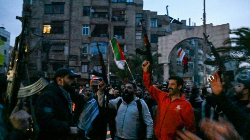 Los sirios celebran en las calles la ca&iacute;da de Bashar al Asad que se refugi&oacute; en Rusia