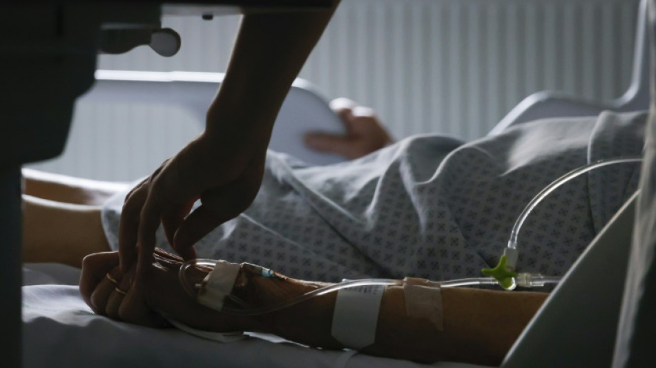 "Il faut vraiment que personne ne craque": aux urgences, un &eacute;t&eacute; sur la corde raide