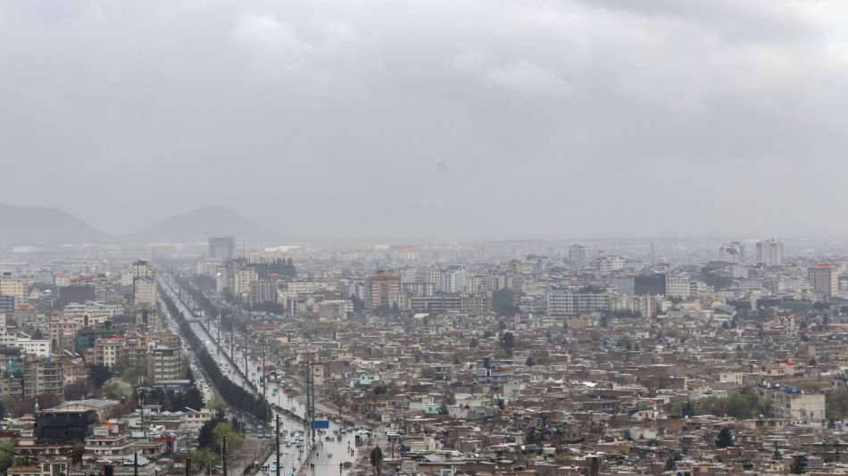 Afghanistan, 13 morti in raid aerei pakistani al confine