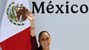 Sheinbaum destaca el plan social "más ambicioso de la historia" de México en su primer año de gestión