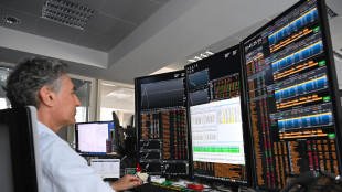 Borsa: Milano prosegue fiacca, pesa il settore del lusso