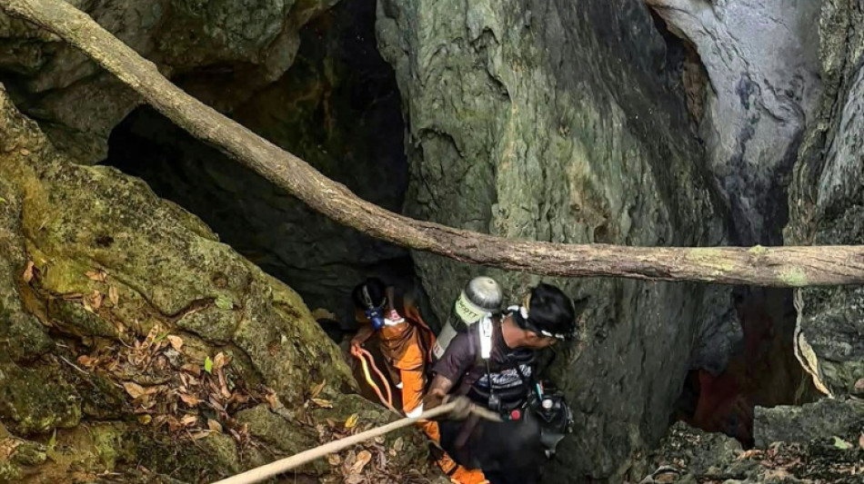 Los buzos hallan con vida a cinco de siete personas atrapadas en una cueva en Laos