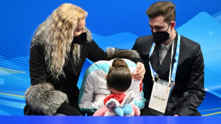 JO-2022: Valieva, dans la tourmente, finit par craquer
