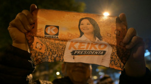 Ligera ventaja de la derechista Fujimori en el parejo escrutinio presidencial en Per&uacute;