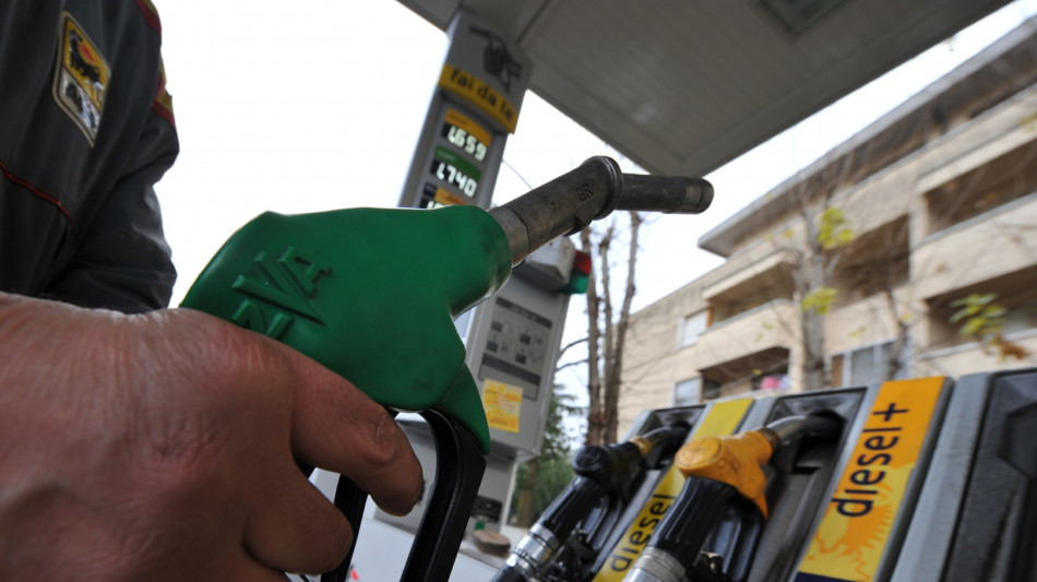 Taglio accise prorogato al 3 luglio, dimezzato sconto per il gasolio