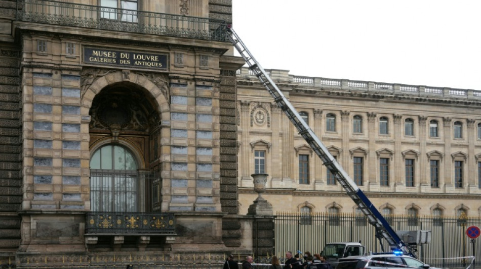 Vol de bijoux au Louvre: deux hommes en garde &agrave; vue