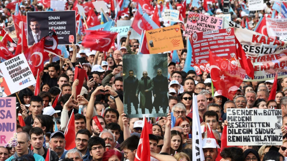 Erdogan reza en Santa Sof&iacute;a antes de las elecciones decisivas del domingo en Turqu&iacute;a