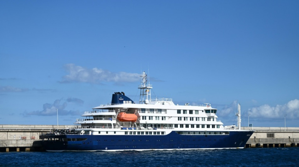 El crucero afectado por brote de hantavirus llega al final de su traves&iacute;a