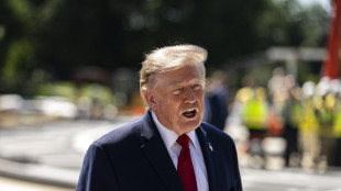 Trump, l'Iran sta completamente collassando