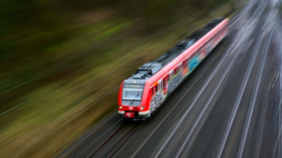 Reservegleise und mehr Puffer im Fahrplan: Vorschl&auml;ge f&uuml;r p&uuml;nktlichere Bahn