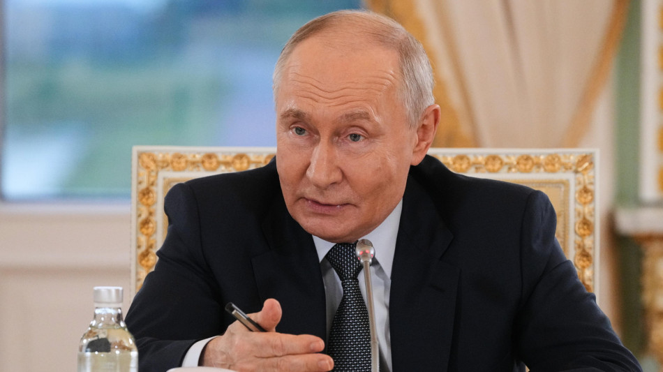 Putin, 'non &egrave; necessario un cessate il fuoco per i negoziati di pace'