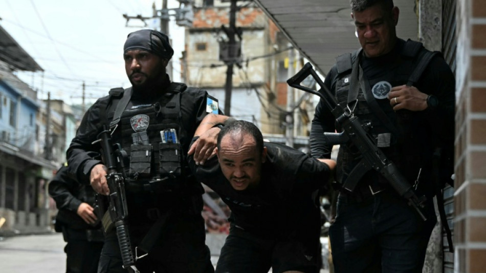 Una megaoperaci&oacute;n contra el crimen en Rio de Janeiro deja una veintena de muertos