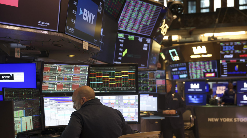 Borsa: si allenta la pressione dopo i dati sull'inflazione Usa, Milano gira in rialzo