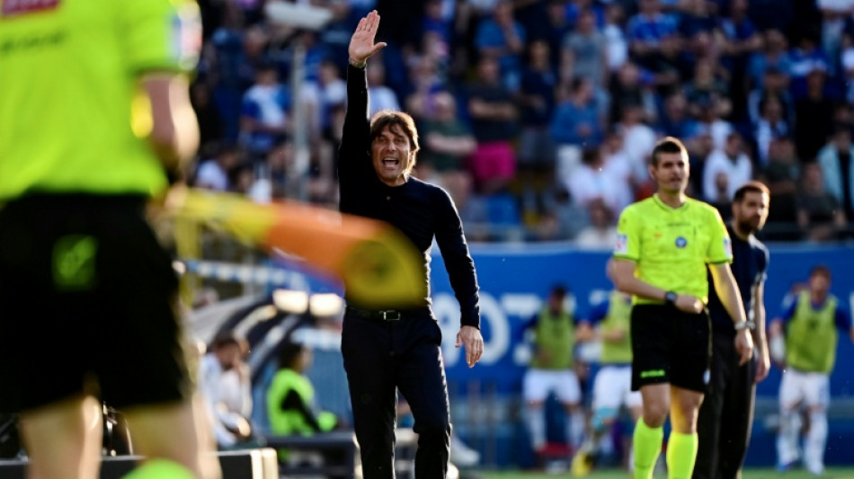 El N&aacute;poles hace oficial la marcha de su entrenador Antonio Conte