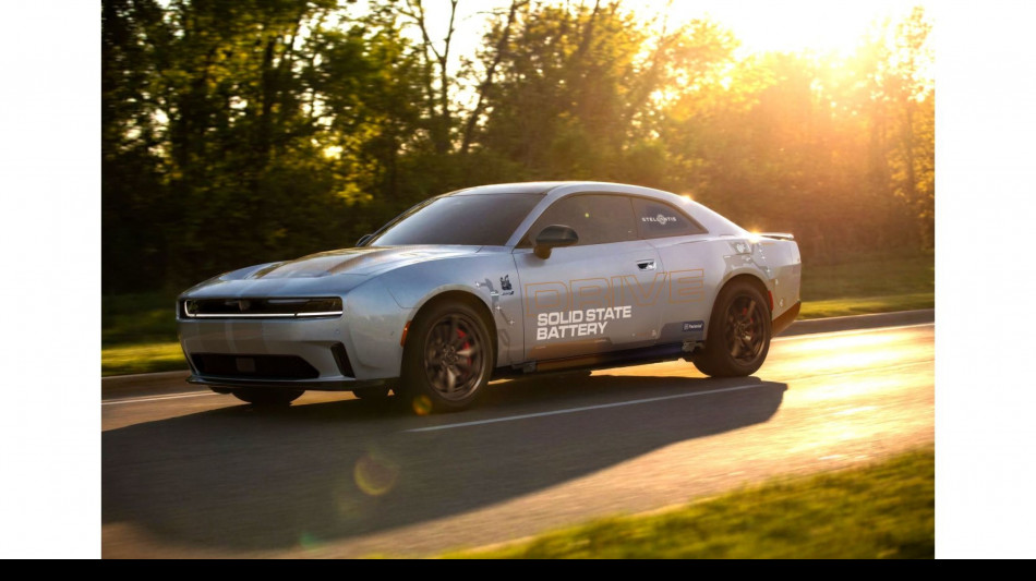 Stellantis e Factorial testano su strada la batteria allo stato solido del futuro
