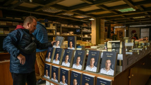 Ex-primeiro-ministro grego publica livro de mem&oacute;rias e aumenta especula&ccedil;&otilde;es de retorno &agrave; pol&iacute;tica