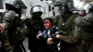 La polic&iacute;a chilena se enfrenta con estudiantes que protestan contra Kast