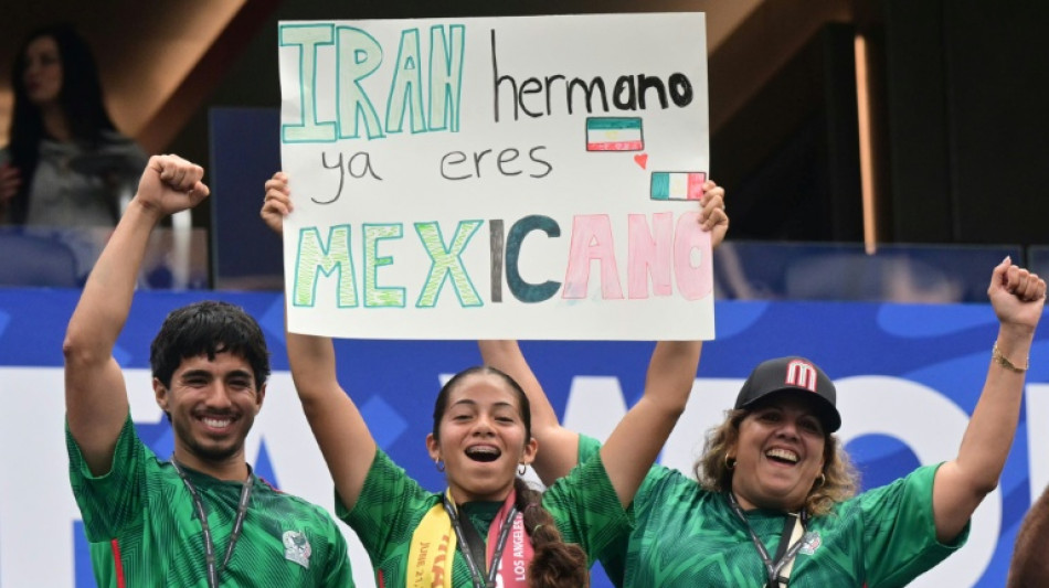 "Notre deuxi&egrave;me &eacute;quipe": au Mondial, les fans mexicains se rallient derri&egrave;re l'Iran