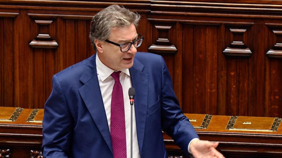 Giorgetti, 'il prelievo sulle banche sar&agrave; sostenibile, non morir&agrave; nessuno'