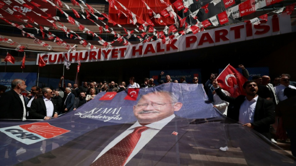 T&uuml;rkische Oppositionspartei CHP nach Absetzung ihres Vorsitzenden zunehmend gespalten 