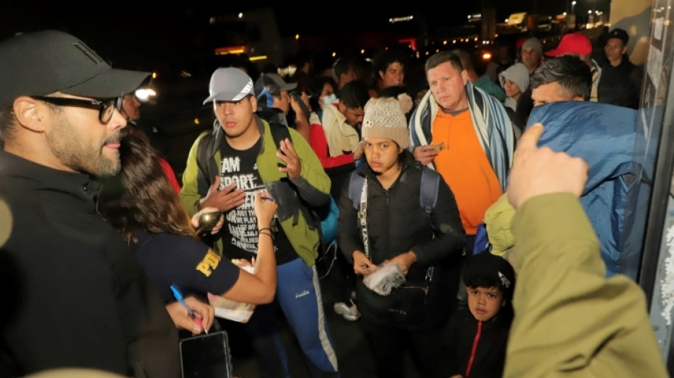 Avião com migrantes bloqueados na fronteira Chile-Peru segue para a Venezuela
