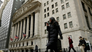 Wall Street en ordre dispers&eacute;, fragile espoir d'une inflexion