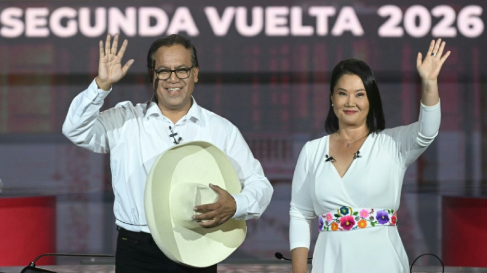 Peru elege presidente entre direitista Fujimori e esquerdista radical