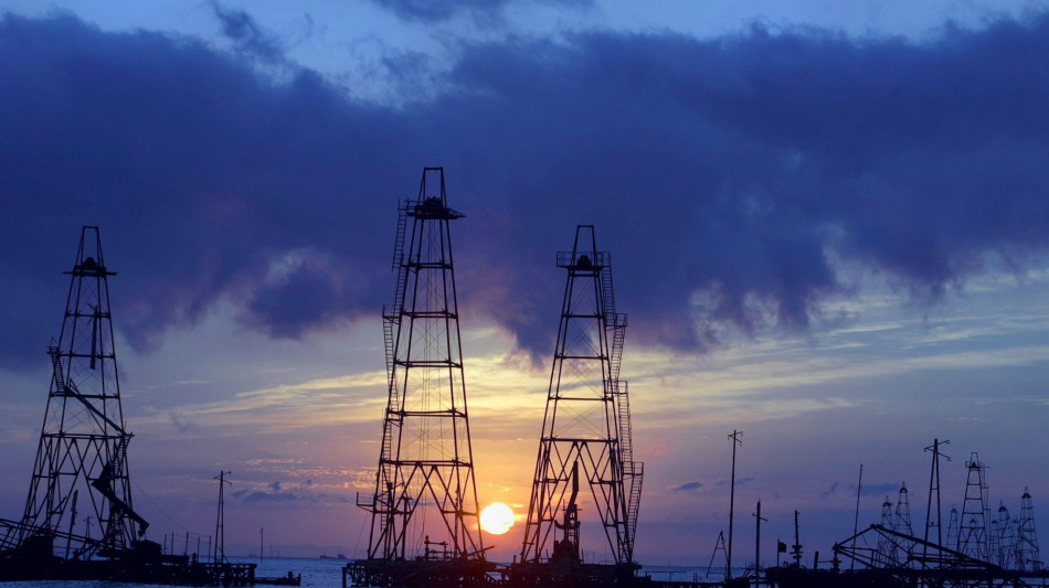 Il petrolio gira in rialzo, Wti sale a 89,52 dollari
