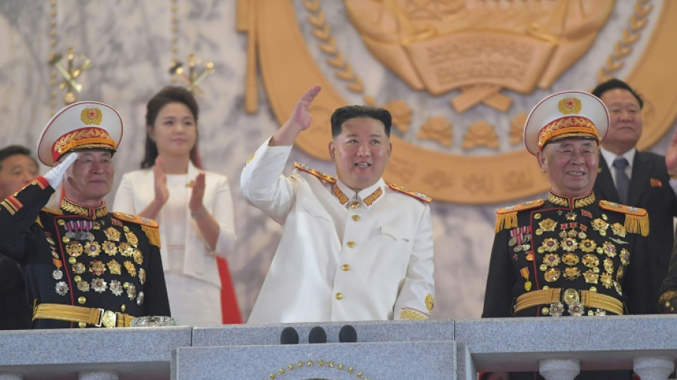 Lors d'un défilé militaire, Kim dit vouloir "renforcer" l'armement nucléaire de la Corée du Nord