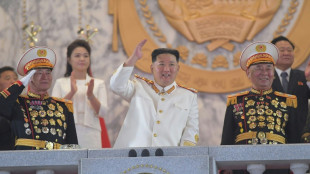 Lors d'un défilé militaire, Kim dit vouloir "renforcer" l'armement nucléaire de la Corée du Nord