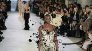Juana Mart&iacute;n reivindica el mimbre en la alta costura parisina
