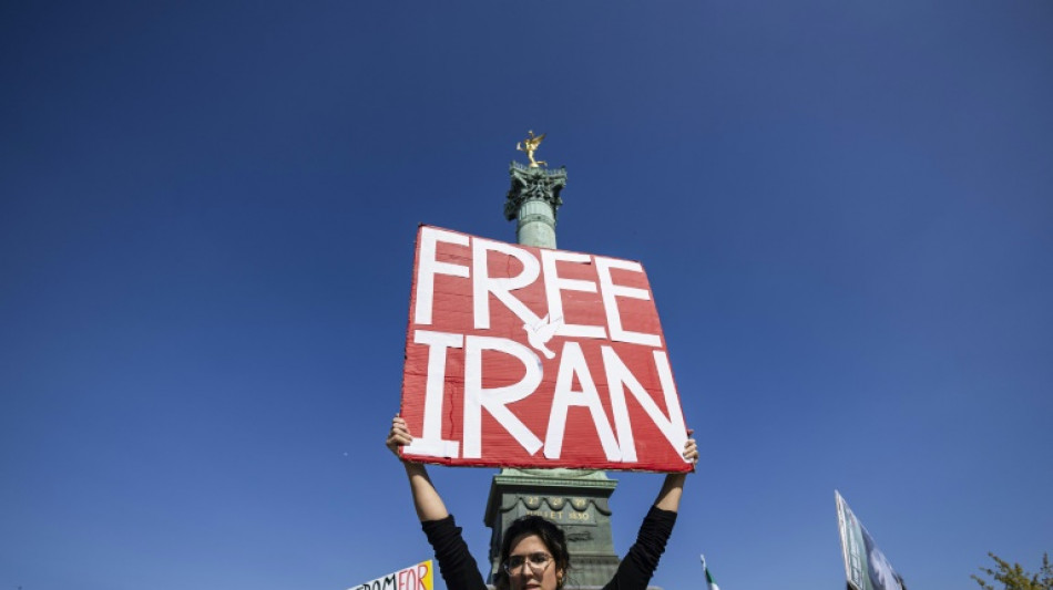 Zweiter Protest-Jahrestag: Hunderte demonstrieren in Paris f&uuml;r Frauenrechte im Iran