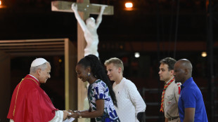 Il Papa, 'gli adolescenti sotto la corazza chiedono di essere amati'