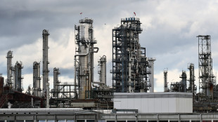 Petrolio contrastato, Brent sale a 107,03 dollari