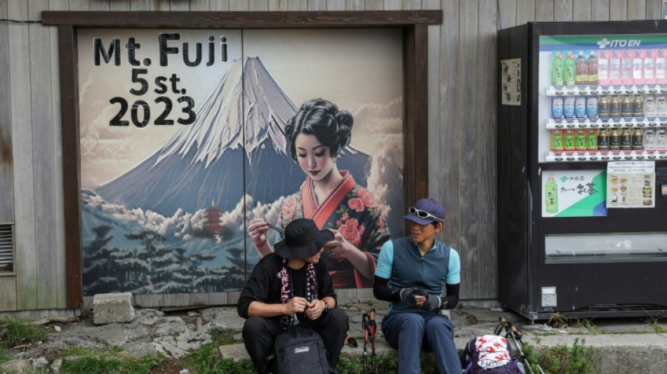 El turismo masivo hace erupci&oacute;n en el monte Fuji