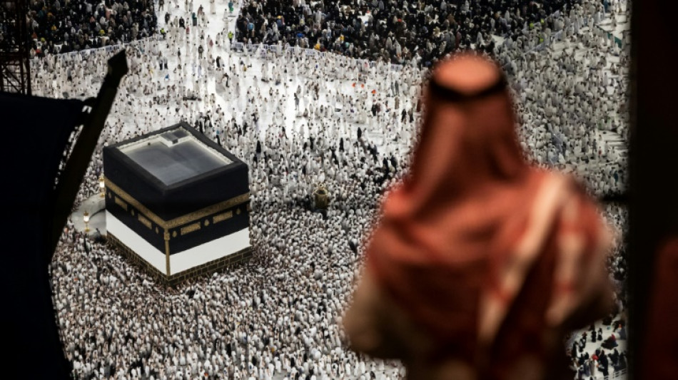 Les fid&egrave;les affluent &agrave; Mina avant le moment fort du hajj