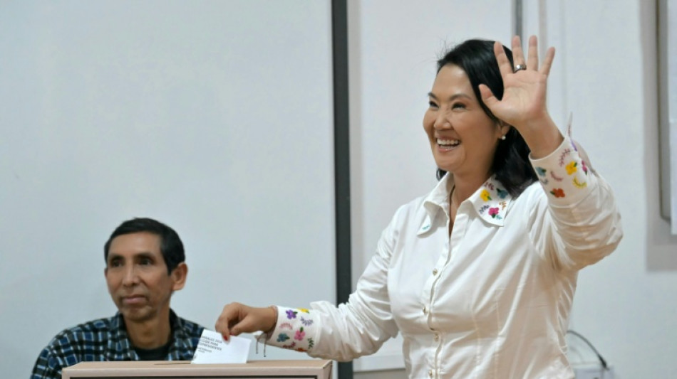 Fujimori encabeza la re&ntilde;ida elecci&oacute;n presidencia de Per&uacute;