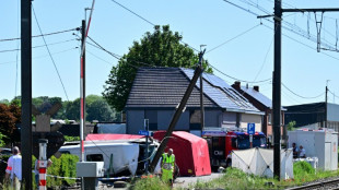 Cuatro muertos, entre ellos dos ni&ntilde;os, al colisionar un tren y un bus escolar en B&eacute;lgica