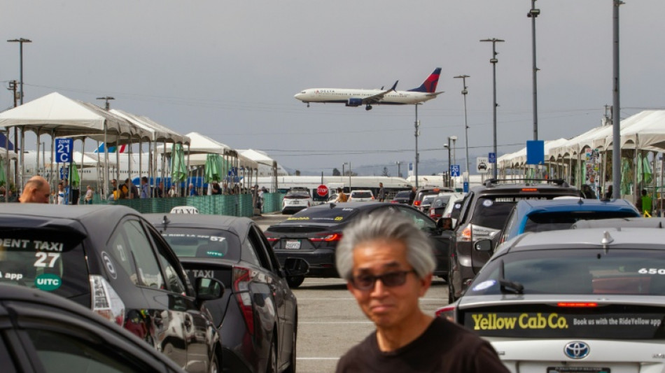 A d&iacute;as del Mundial, el Aeropuerto de Los &Aacute;ngeles es un calvario para turistas