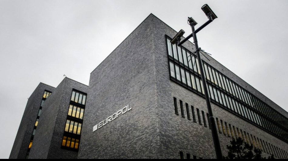 Europol hebt Schleusernetzwerk f&uuml;r &Auml;rmelkanal-&Uuml;berfahrten aus - 19 Festnahmen in Deutschland