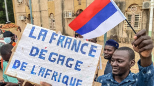 Niger: Bazoum appelle &agrave; l'aide, les putschistes menacent de riposter