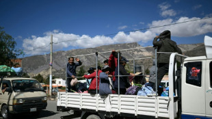 Fuertes choques entre polic&iacute;as y manifestantes en el desbloqueo de una ruta en Bolivia