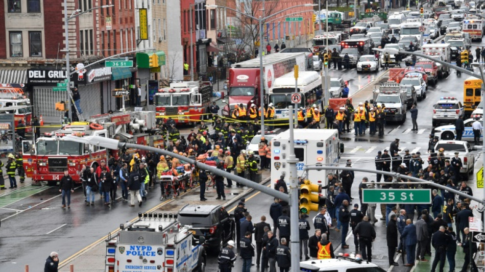 Al menos 13 heridos en tiroteo en el metro de Nueva York