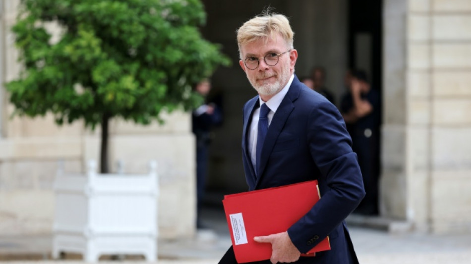 Macron nomeará primeiro-ministro após reunião com líderes políticos na França