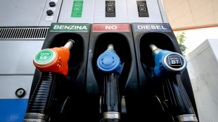 Mimit, prezzi carburanti in calo, benzina self a 1,909 euro