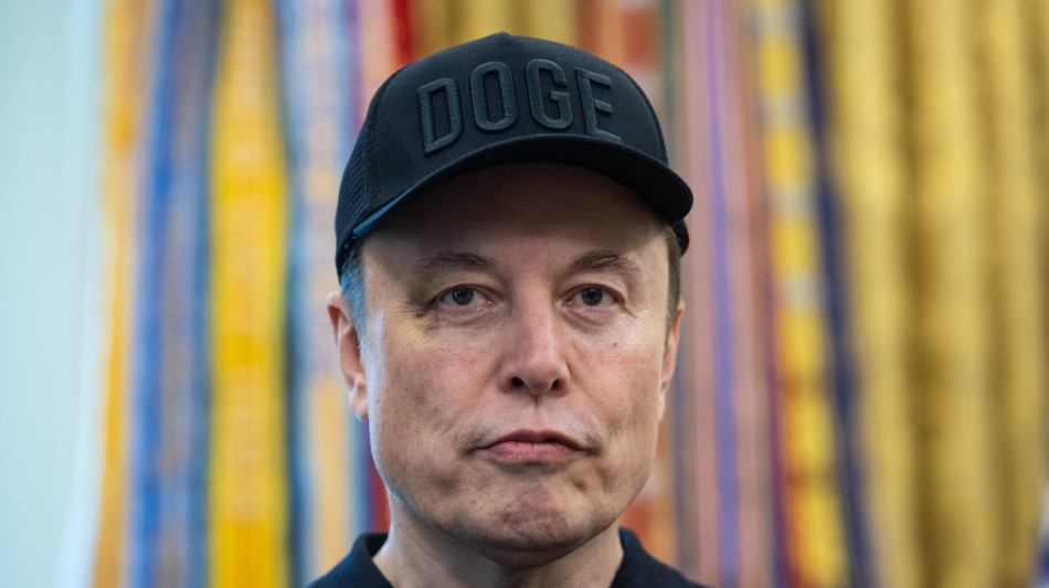 Il Belgio autorizza il sistema di guida assistita autonoma di Tesla